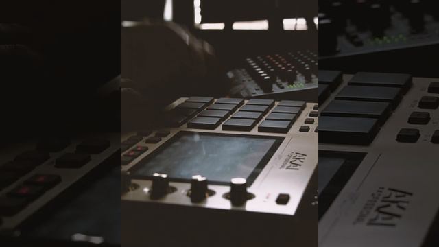 Sample Based Beat #04 (MPC Live Sample Flip) смотреть онлайн