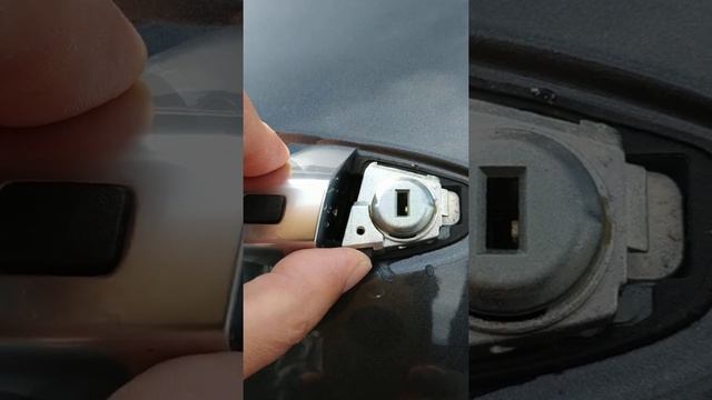 Открытие двери ключом с без ключевом доступе.