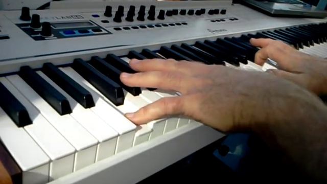 Artist Dan Seitzinger playing random chords on his Digital Piano смотреть онлайн
