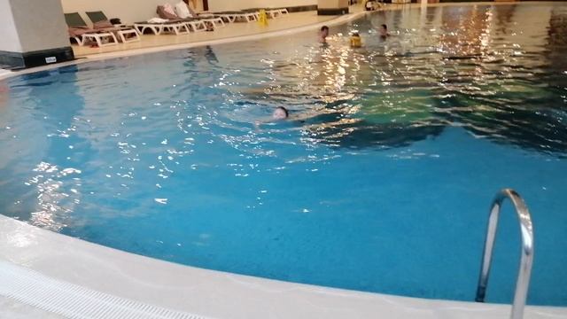 Научился плавать в Турции смотреть онлайн