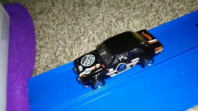 Hot Wheels Versus (Downhill Raceway): '84 Audi Sport Quattro vs '70 Ford Escort RS1600 смотреть онлайн