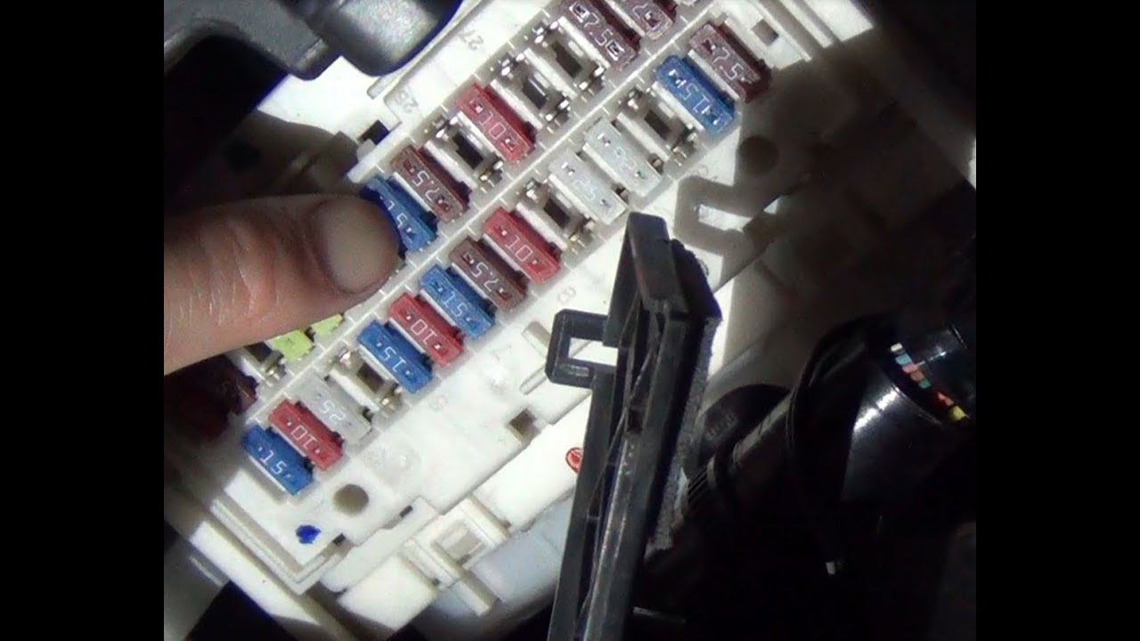 Замена предохранителя №7 (23) прикуривателя в тойоте королла Е150 смотреть онлайн