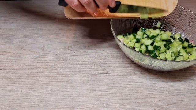 Салат с копченой грудкой и фасолью смотреть онлайн