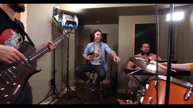 1 Professional & 3 Beginners Go To a Recording Studio смотреть онлайн