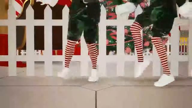 Female reigndeer elves 2, 4, 6 & 8 doing the groovy toy shop dance. ???? - (??) ?? смотреть онлайн