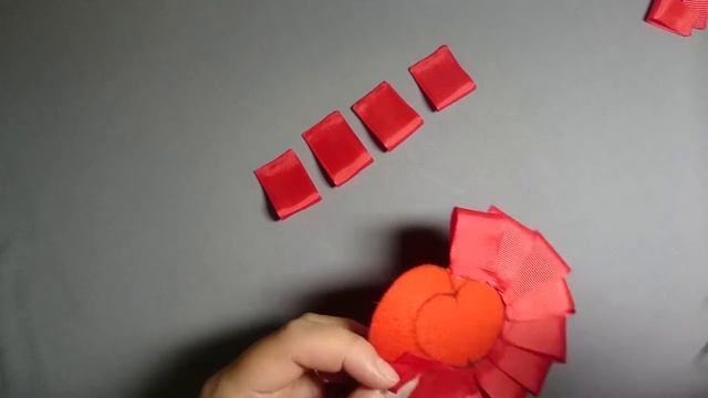 Как сделать бантик - сердце на День Св. Валентина/How to make a ribbon heart for Valentine's Day. смотреть онлайн