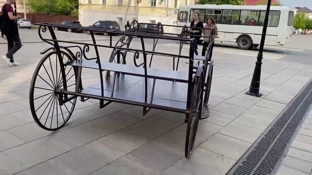 В Вольске на пешеходной улице появилась карета смотреть онлайн