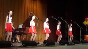 вокальный ансамбль _Радуга_ младшая группа песня _Как прекрасен этот мир_