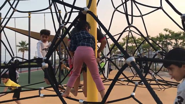 Umbrella ☔️ beach 🏖Evening playing | Fujairah | Izza world смотреть онлайн