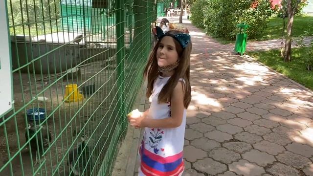 Анна в парке Кок Тобе. Anna in the Kok Tobe park. Самая высокая гора - парк в центре Алматы. смотреть онлайн