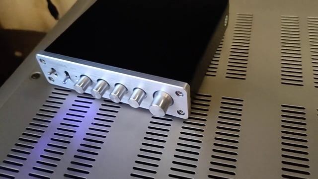 Aiyima a03 с БП серебро смотреть онлайн