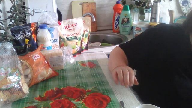 Светофор,нужные покупки по выгодным ценам.Бишкек магазин необходимая одежда. Овощи из лавки.