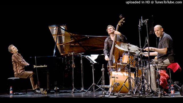 Brad Mehldau Trio - Tenderly (live) смотреть онлайн