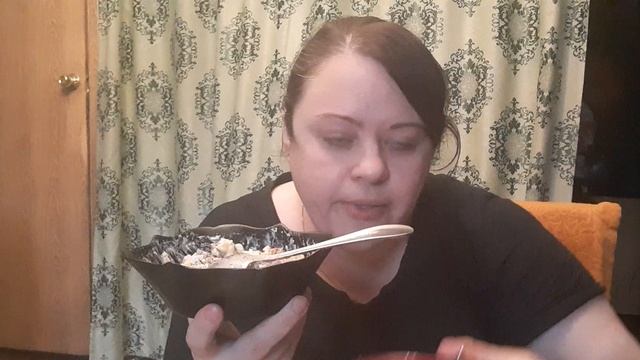 Мукбанг.Салат Оливье.Вчера У Колобка Днюха Была!