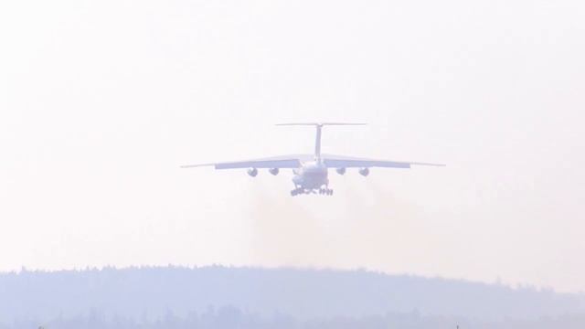 Авиация МЧС России на тушении лесных пожаров в Мурманской области смотреть онлайн