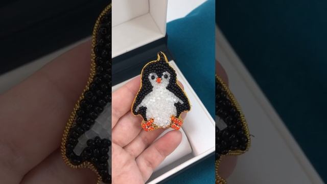 Брошь «Пингвин» из бисера смотреть онлайн