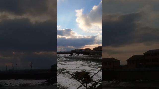 Солнце 12.03.22. Сквозь облака лучи солнца смотреть онлайн