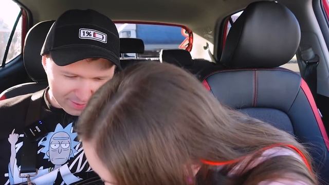 24 часа в машине! Я ЗА РУЛЕМ КАТАЮСЬ ПО ВСЕМУ ГОРОДУ! 24ч ЧЕЛЛЕНДЖ ? Эльфинка смотреть онлайн