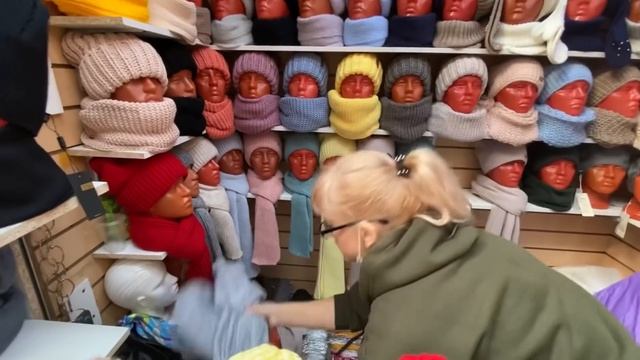 ШАПКИ ШАРФЫ ТРИКОТАЖНЫЕ НА САДОВОДЕ .МОСКВА смотреть онлайн