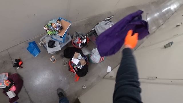 Много девчачьих вещей! Сколько может стоить платье?