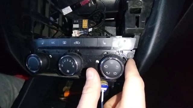 как снять блок кондиционера на Шкода Октавия а7 фл 1,6 110л.с. Skoda Octavia a7 FL 110hp 1,6 mpi201 смотреть онлайн