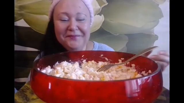 Мукбанг//Предновогодний салат//Крабовый смотреть онлайн