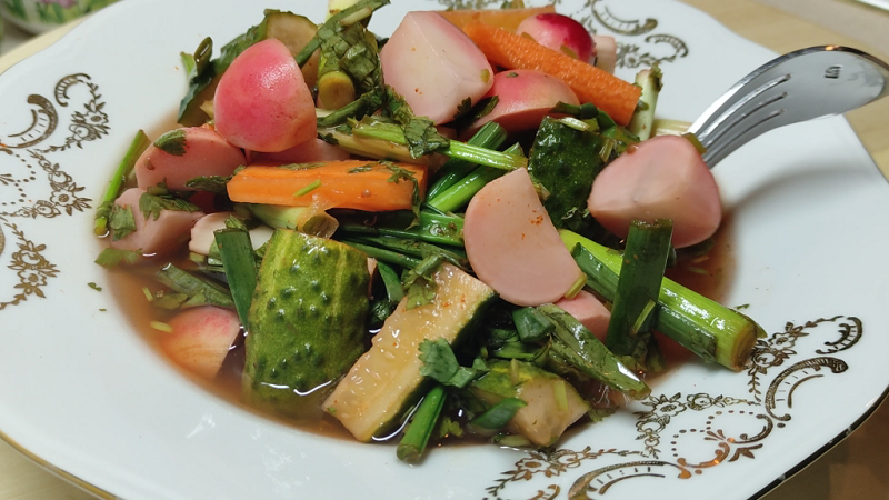 ВЕСЕННИЙ САЛАТ. ВСЕ ПУЧКОМ смотреть онлайн