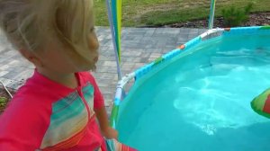 София и Ника устроили АКВАПАРК С ГОРКАМИ. Софунья Шалунья(Перезалив)