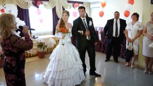 Встреча молодых и представление родителей на свадьбе