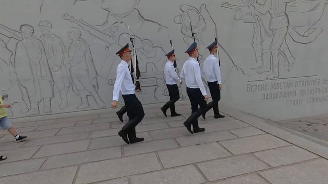 Смена Почётного Караула в Пантеоне Славы, Мамаев Курган, Волгоград, 26 июля 2022 года, Часть 1 смотреть онлайн