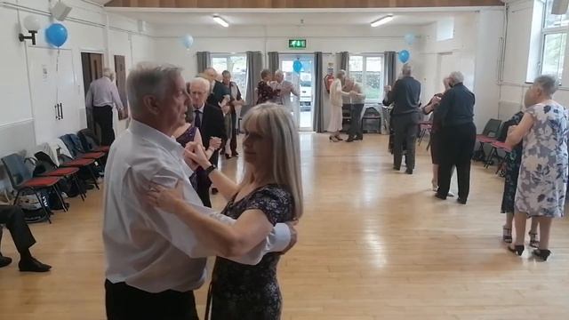 Larry Green-Farningham 2.5.22 Melody Foxtrot смотреть онлайн