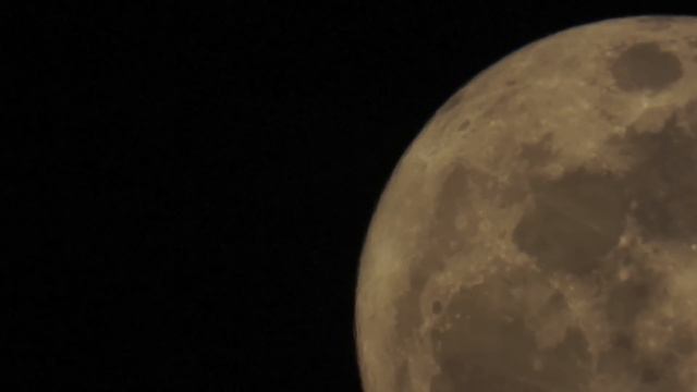 The April Moon смотреть онлайн