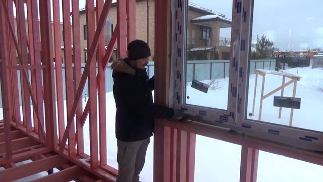 Как правильно установить ОКНА в каркасном доме? Монтаж. "Строй и Живи". Москва.