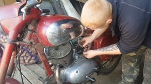 Ява 250 СТАРУШКА - ПЕРВЫЙ ЗАПУСК через 22 года ПРОСТОЯ....