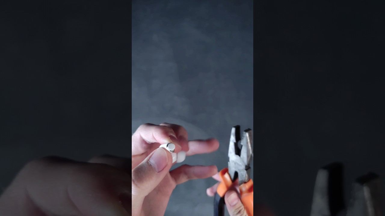 Ломаю AirPods #airpods #shorts смотреть онлайн