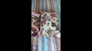 Лайфхак. Как заправить маленькую подушку в большую наволочку.