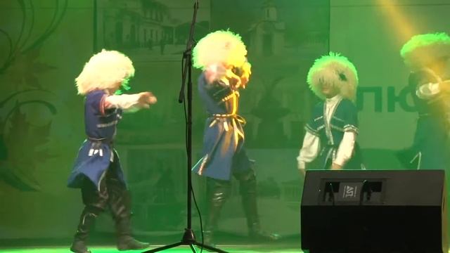 АНСАМБЛЬ КАВКАЗСКОГО ТАНЦА "РОДНИК" День города МИНЕРАЛЬНЫЕ ВОДЫ смотреть онлайн