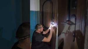 Вскрытие китайской двери автомат. Замок26 Ессентуки. Медвежатник. Как открыть дверь без ключа.