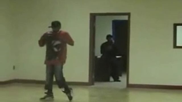 Клёво танцует))) смотреть онлайн