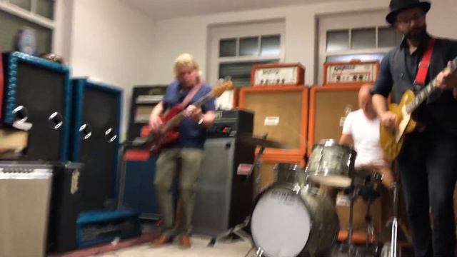 „Hideaway“ Bluesbreakers Jam ,54 Goldtop straight into 15 watts Fender tweed amp смотреть онлайн