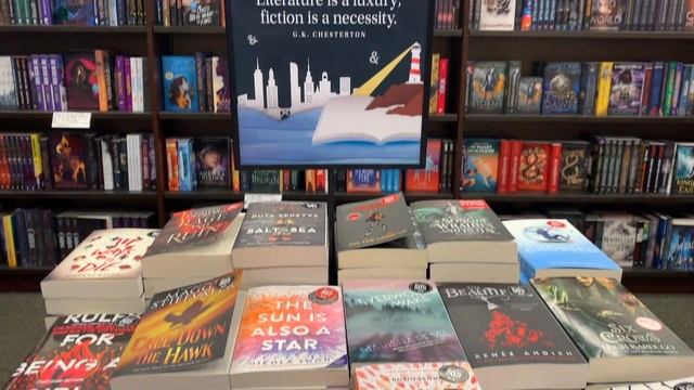 Come book shopping with me // local used bookstore + barnes and noble смотреть онлайн