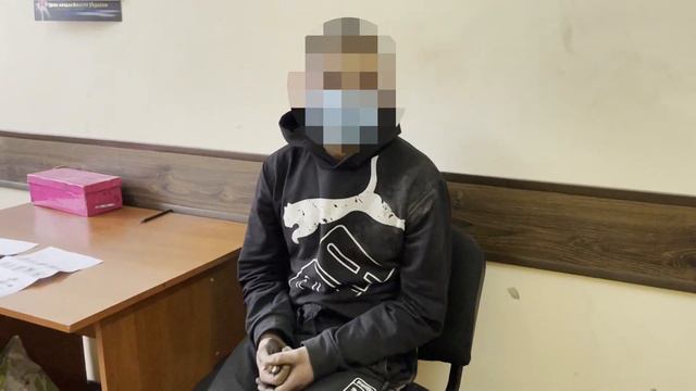 Одеські поліцейські за годину встановили особу підозрюваного в крадіжці та розбоях смотреть онлайн