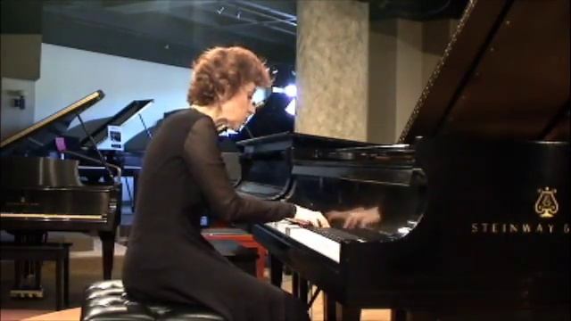 Elena plays Chopin - Mazurka Op 63 C sharp minor смотреть онлайн