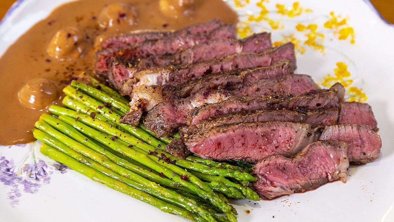 Стейк с бруснично-грибным соусом смотреть онлайн