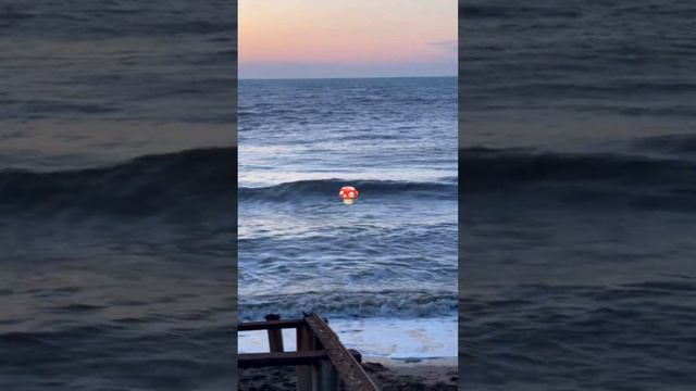 Закат🌅на побережье🌊Черного моря🌊ПОДПИШИСЬ🔔канал в описании🍄живу у моря🌊делюсь морем🩵с тобой❤️ смотреть онлайн