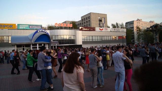 Флеш-моб Набережные Челны. Бульвар Энтузиастов смотреть онлайн