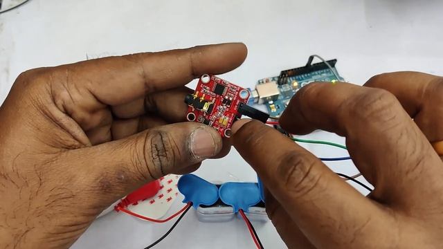 EMG Muscle Sensor Module with Arduino смотреть онлайн