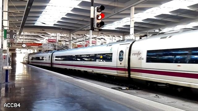 ? RENFE AVE 103 CAMBIANDO De VÍA En MADRID PUERTA De ATOCHA