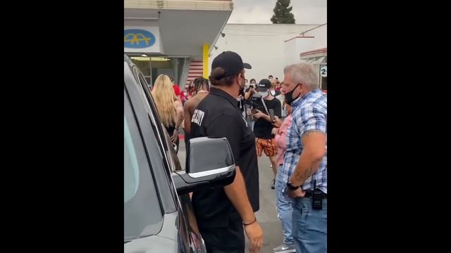 TRAVIS SCOTT SURPRISING HIS FANS AT MCDONALDS [RECAP]