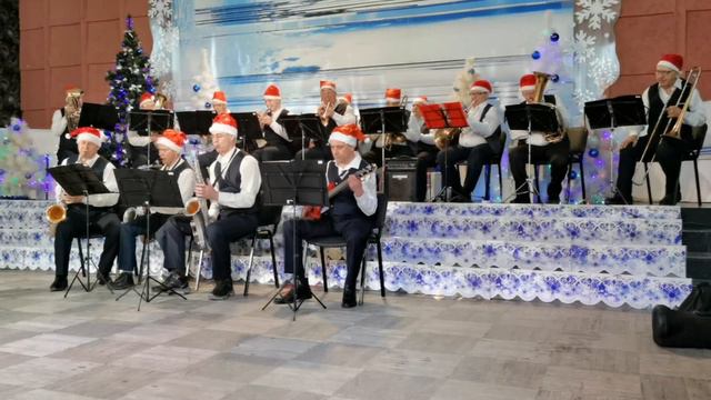 Светит месяц. Духовой оркестр Златоуст. 16.12.2020 смотреть онлайн